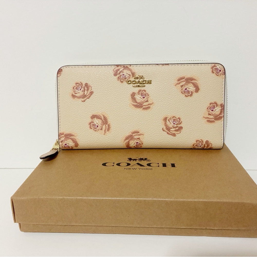 🌸New COACH  Long Zip Around Wallet With Dreamy Land Floral Print
